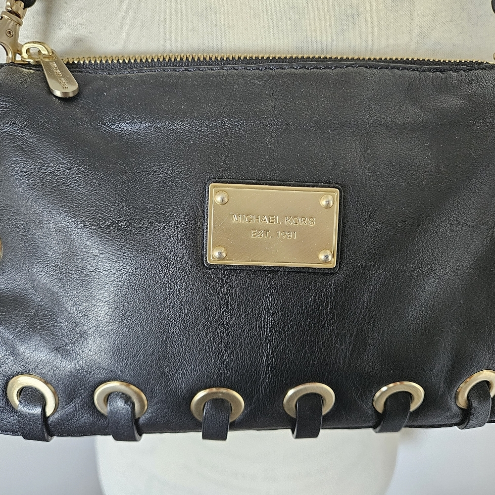 🔥Michael Kors Black Leather Astor Shoulder Bag/clutch with Gold Accents🔥 - Picture 6 of 11